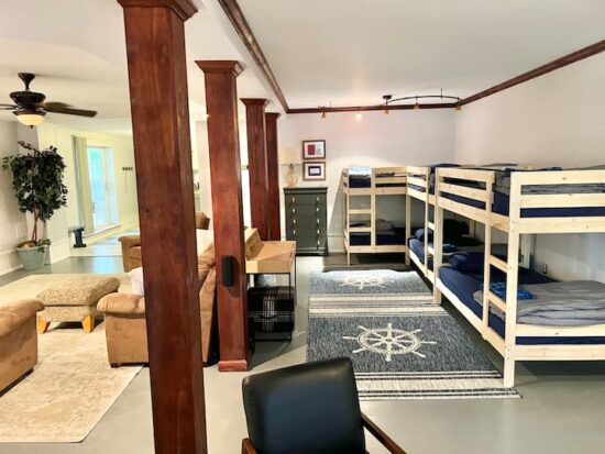 3 bunk beds/6 Twin Beds