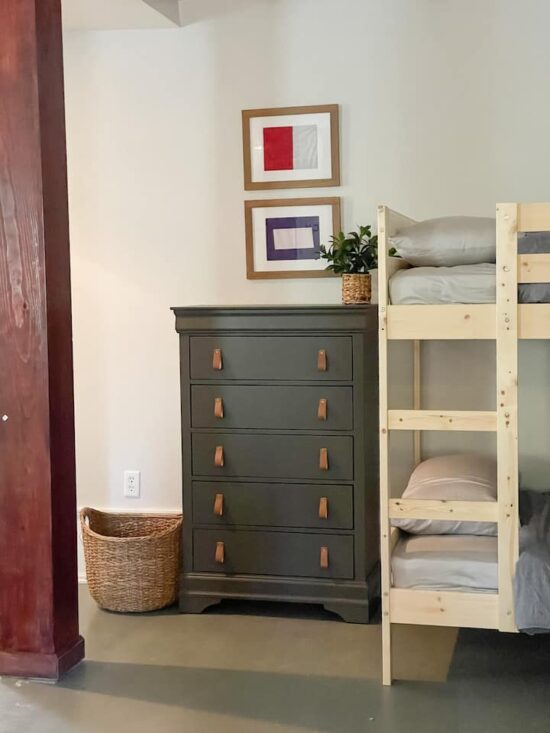 3 bunk beds/6 Twin Beds